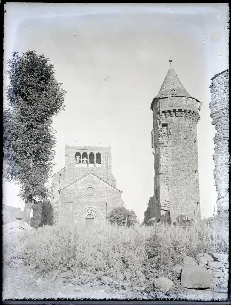 Ressource Glise De Campagne Avec Clocher Quatre Cloches Et To