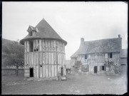 Pigeonnier à colombages.