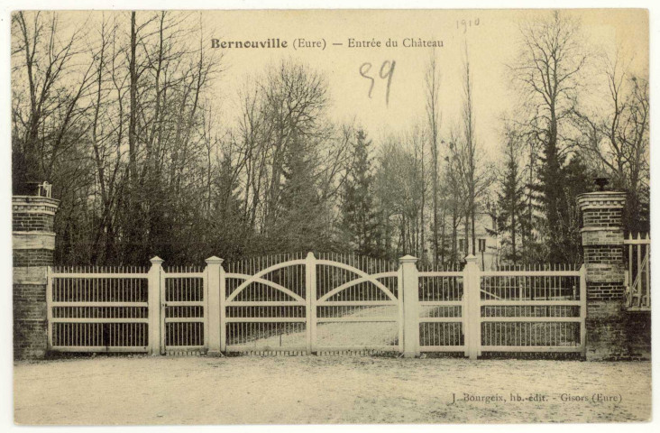 Bernouville. Entrée du Château.