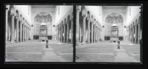 Intérieur de cathédrale.