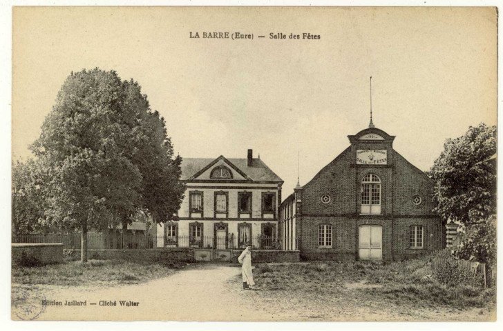 Barre-en-Ouche (La). Salle des Fêtes.