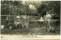 Divers. La Normandie illustrée. - Fabrication de l'eau-de-vie de cidre - Alambic normand.