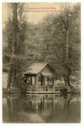 Gaillon. Kiosque rustique dans le Parc des Rotoirs.