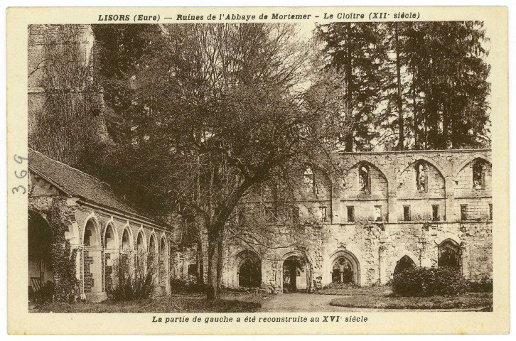 Lisors. Ruines de l'Abbaye de Mortemer - Le Cloître (XIIe siècle) - La partie de gauche a été reconstruite au XVIe siècle.