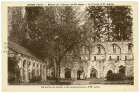 Lisors. Ruines de l'Abbaye de Mortemer - Le Cloître (XIIe siècle) - La partie de gauche a été reconstruite au XVIe siècle.