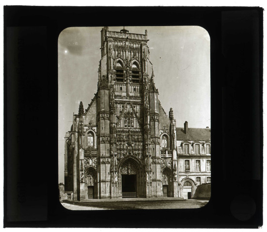 Église de Saint-Riquier (Somme), façade ouest.