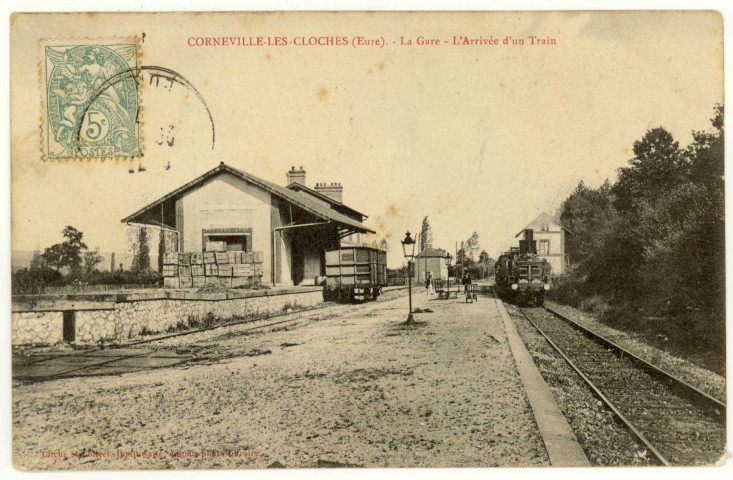 Corneville-sur-Risle. La Gare-L'Arrrivée d'un Train.