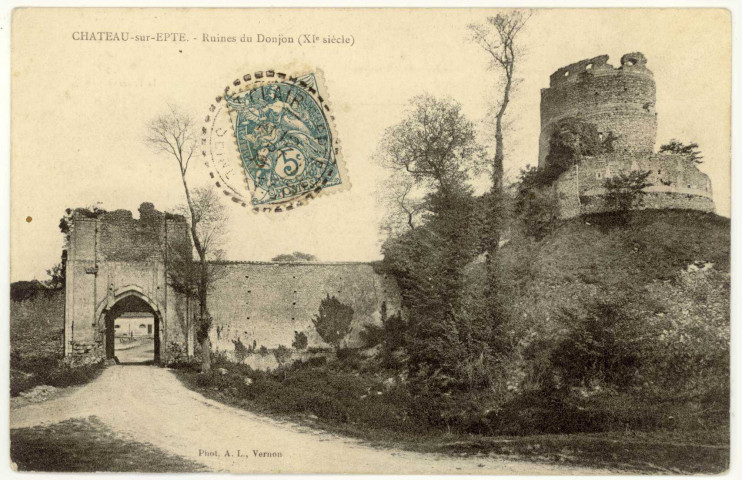 Château-sur-Epte. Ruines du Donjon (XIe siècle).