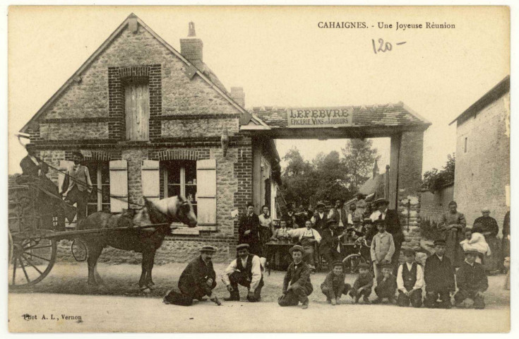 Cahaignes. Epicerie Lefebvre Une joyeuse réunion.