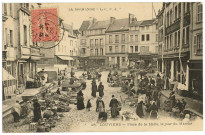 Louviers-Ville. Place de la Halle, le jour du Marché.