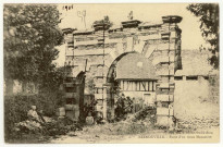 Bernouville. Porte d'un vieux Monastère.