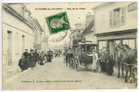 Saint-Pierre-du-Vauvray. Rue de la Poste.