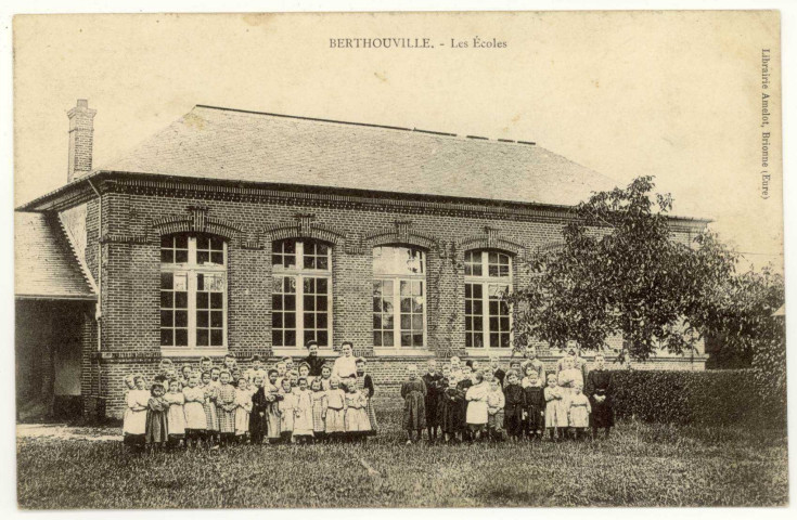 Berthouville. Les Ecoles.