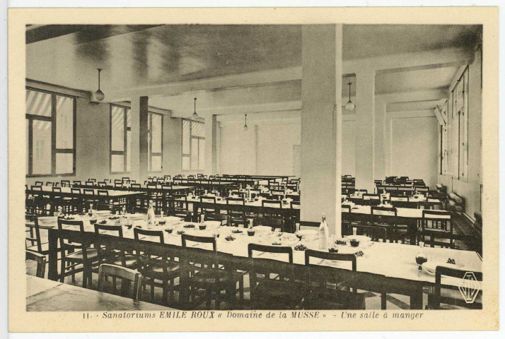 Saint-Sébastien-de-Morsent. Sanatoriums Emile Roux. - «Domaine de la Musse» - Une salle à manger.