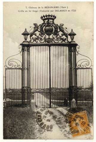 Bourgtheroulde. Château de la Mésangère- Grille en fer forgé (Exécutée par Delassus en 1753).