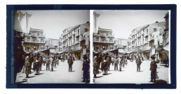 Jour de marché dans une rue animée de Palerme en Sicile (Italie).