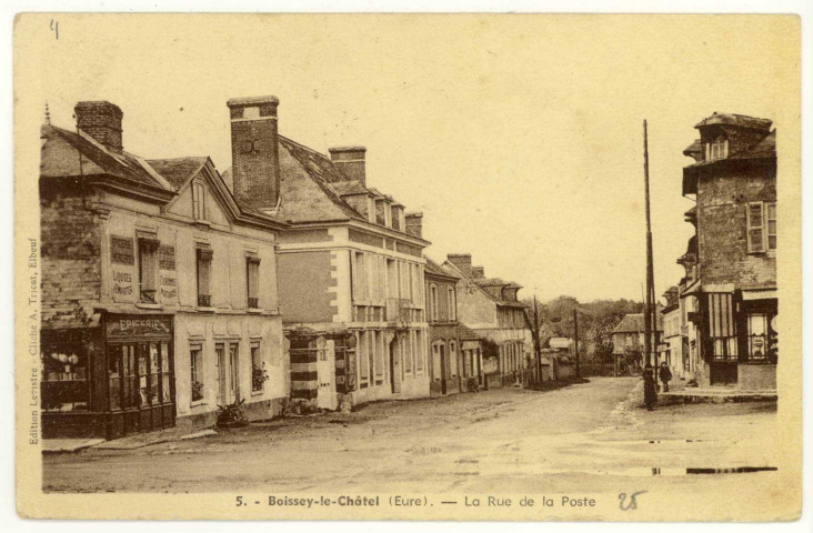 Boissey-le-Châtel. La Rue de la Poste.