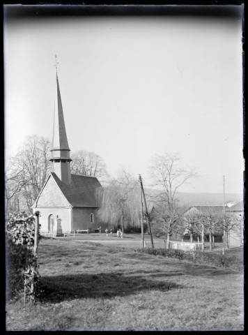 Vue d'ensemble de l'église de Ménesqueville (Eure).
