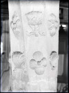 Détail d'une des piles sculptées de la nef de l'église Saint-Martin de Veules-les-Roses (Seine-Maritime)