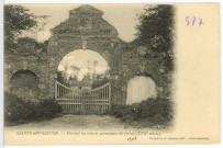 Sainte-Opportune-la-Mare. Portail ou entrée principale de ferme (XVIIe siècle).