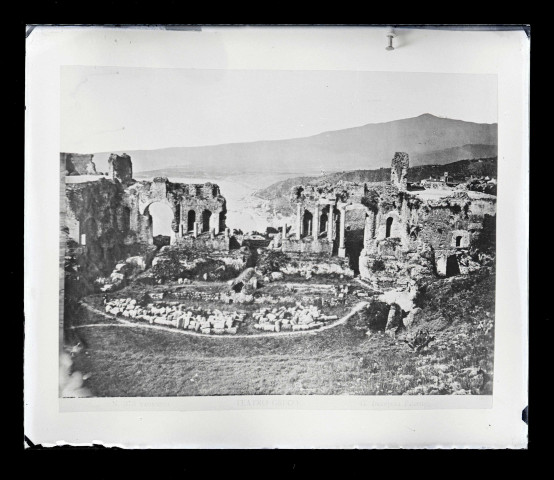 Amphithéâtre grec de Taormina en Sicile (Italie).