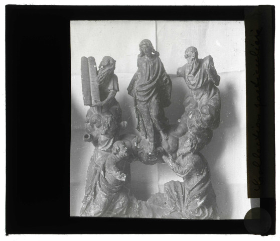 Bas-relief en terre cuite « Le Christ entouré des Prophètes » (collection particulière).