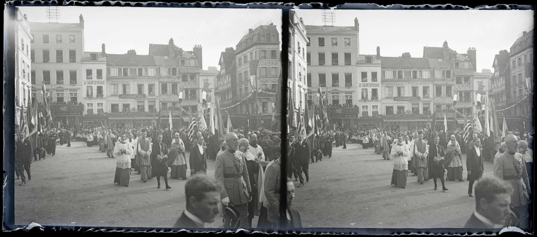 Procession en l'honneur de la béatification de Sainte-Thérèse de Lisieux à Lisieux (Calvados).