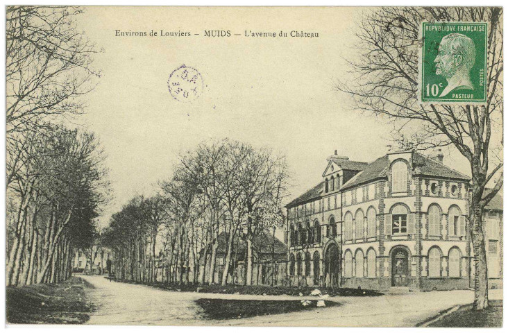 Muids. L'Avenue du Château.