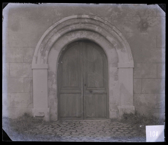 Église Saint-Clair de Saint-Clair-d'Arcey (Eure), portail ouest.