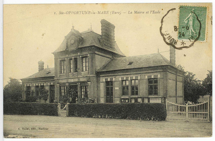 Sainte-Opportune-la-Mare. La Mairie et l'Ecole.