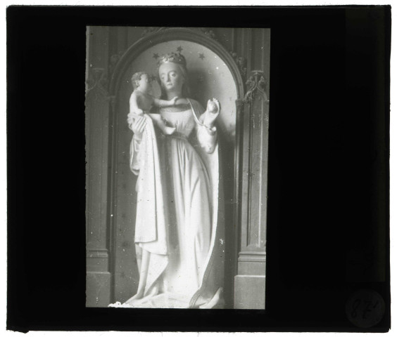 Église de La Croisille (Eure), statue de Vierge à l'enfant.