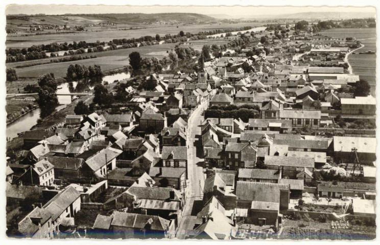 Criquebeuf-sur-Seine. En avion au dessus de Criquebeuf-Vue générale-La Seine et l'Eure.