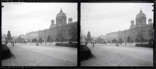 Vue d'ensemble d'un bâtiment administratif.