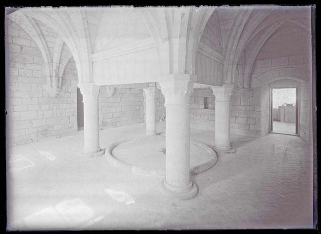 Ruines et vestiges de l'ancienne abbaye de Longpont (Aisne).
