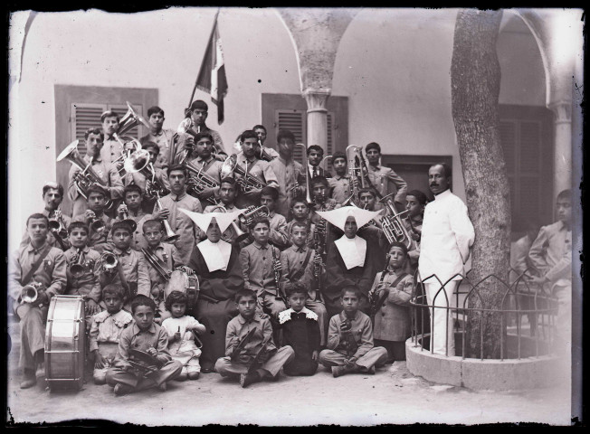 Orchestre de l'orphelinat Saint-Joseph de Beyrouth (Liban) 1882-189?.