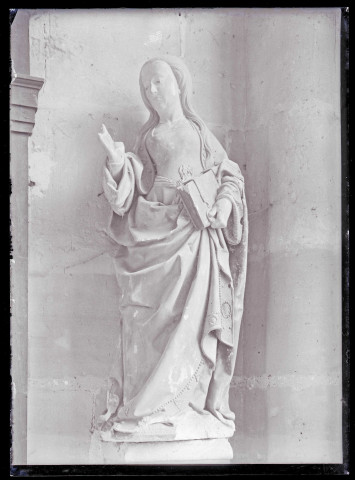 Statue de la Vierge de l'Annonciation de l'église de Guiry-en-Vexin (Val-d'OIse).