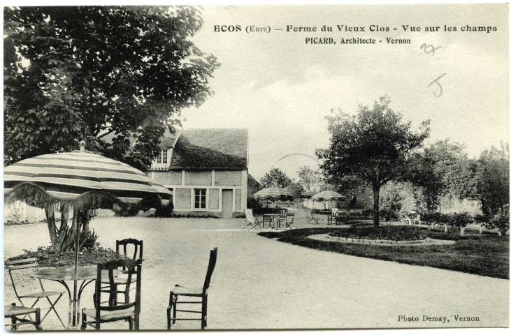 Ecos. Ferme du Vieux Clos. - Vue sur les champs.