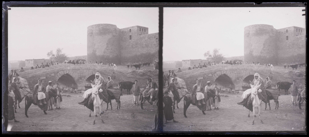 Pont et porte de la ville d'Ourfa (Turquie).