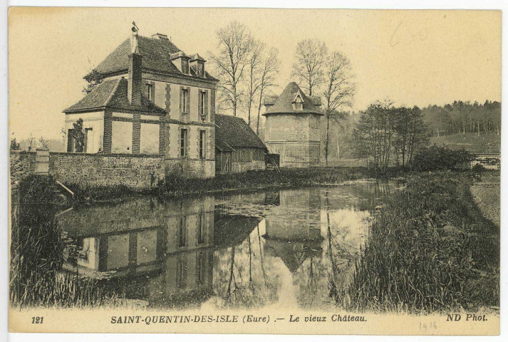 Saint-Quentin-des-Isles. Le vieux Château.