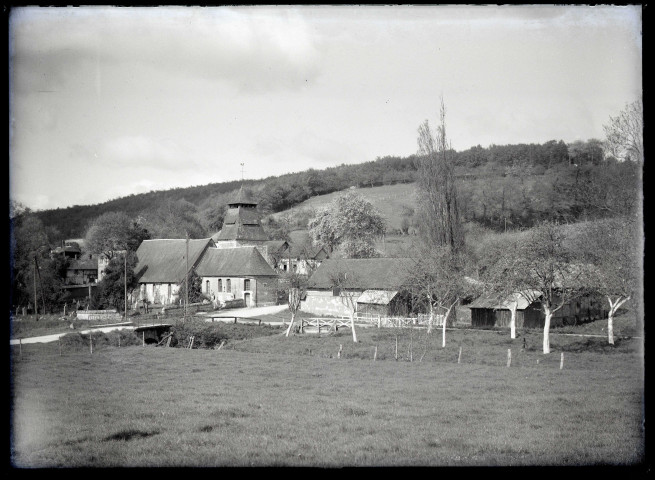 Village et église de Rosay-sur-Lieure (Eure).