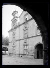 Façade ornementée d'une maison d'Uzerche (Corrèze).