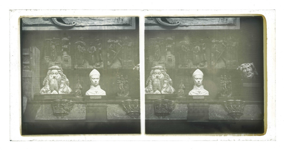Bustes reliquaires exposés au musée du Trocadéro de Paris (Seine).