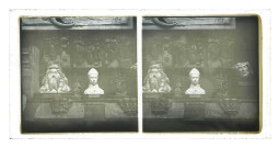 Bustes reliquaires exposés au musée du Trocadéro de Paris (Seine).
