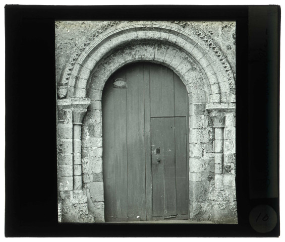 Église de Duranville (Eure), portail ouest.