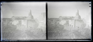 Vue générale de la mosquée de Gaza (Palestine) en ruines.