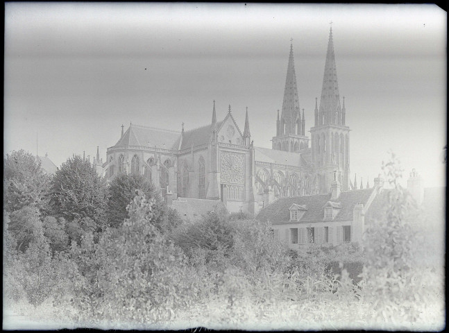 Vue d'ensemble de l'église Notre-Dame de Sées (Orne).