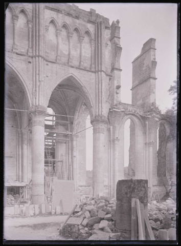 Ruines et vestiges de l'ancienne abbaye de Longpont (Aisne).