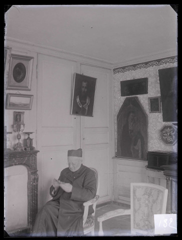 Bournainville-Faverolles (Eure), salon de M. le curé.