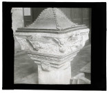 Église d'Appeville-Annebault (Eure), fonts baptismaux.