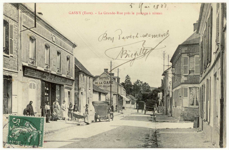 Gasny. La Grande Rue près le passage à niveau.